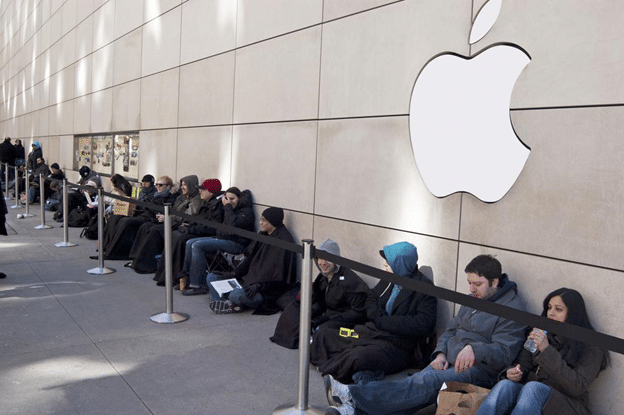 Apple users waiting in line to get Apple GPT